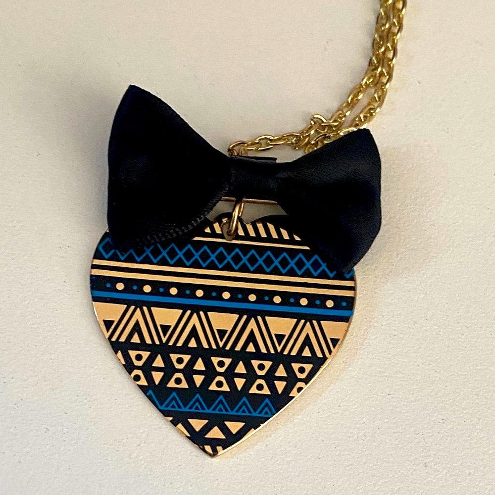🇺🇸 3/$10 SALE - Heart 💜 Aeropostale Black and Blue Geometric Heart Necklace
